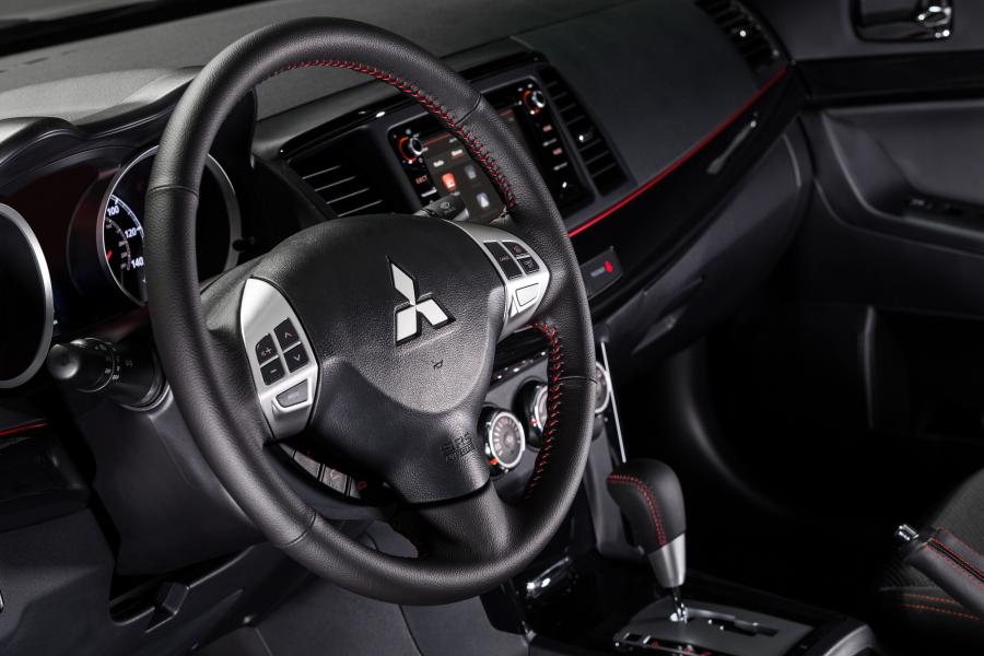 Интерьер Mitsubishi Lancer Limited Edition 2017 года  (NA) (фото 15 из 29)